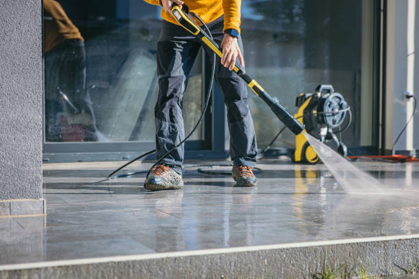 Best Garage Pressure Washing  in Hialeah Gardens, FL